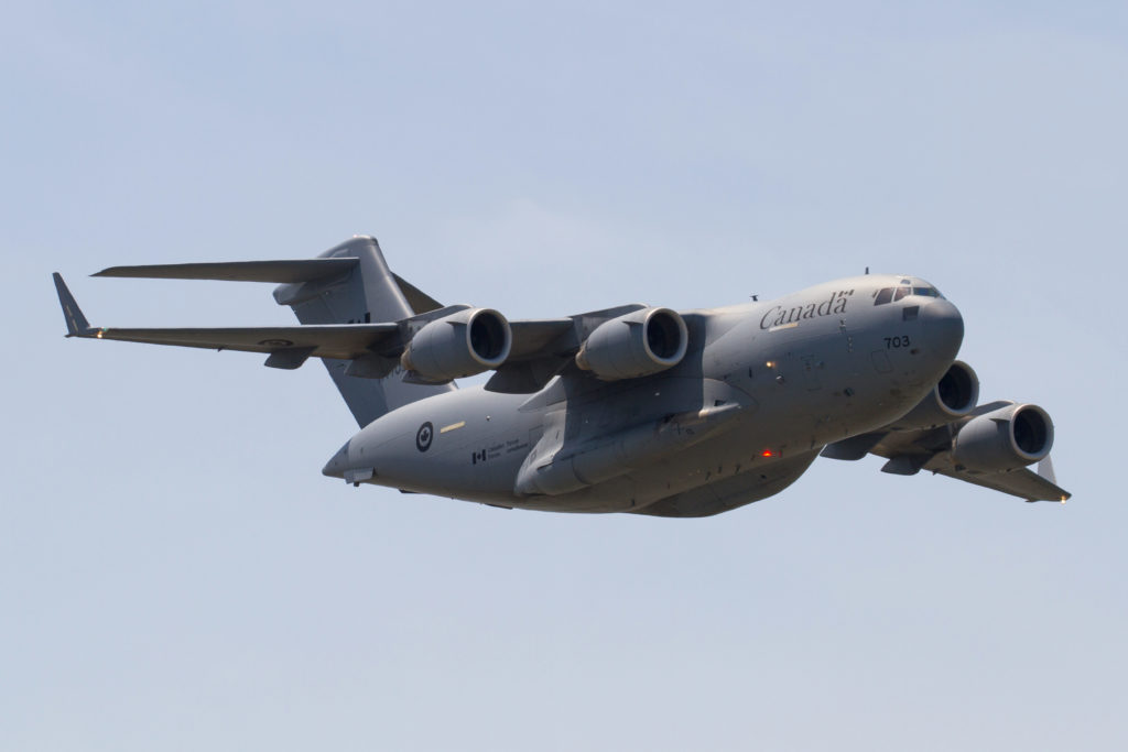 CC-177 Globemaster III from 429 Transport Squadron flies during Quinte air show in 2016