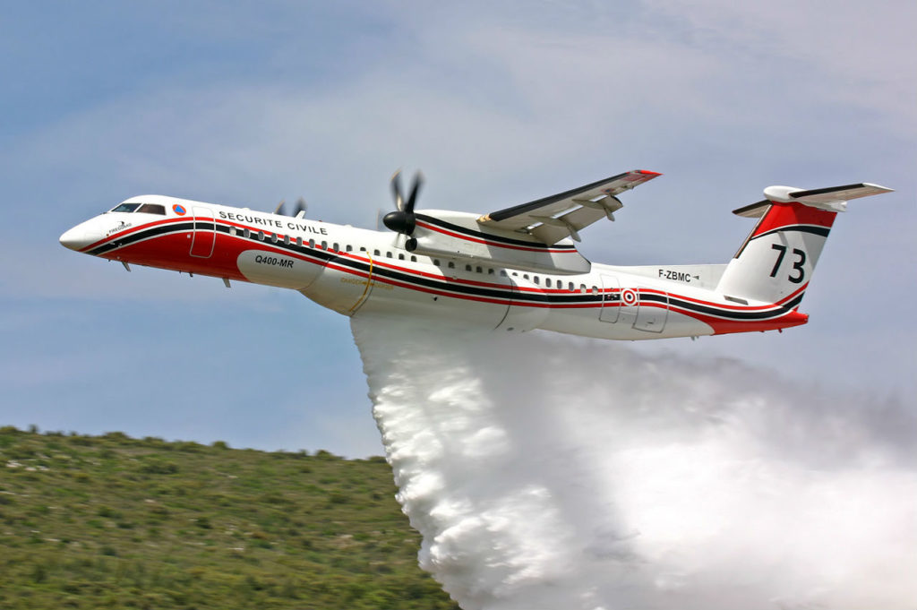 Conair Q400 aircraft in flight, dumping water or flame retardant
