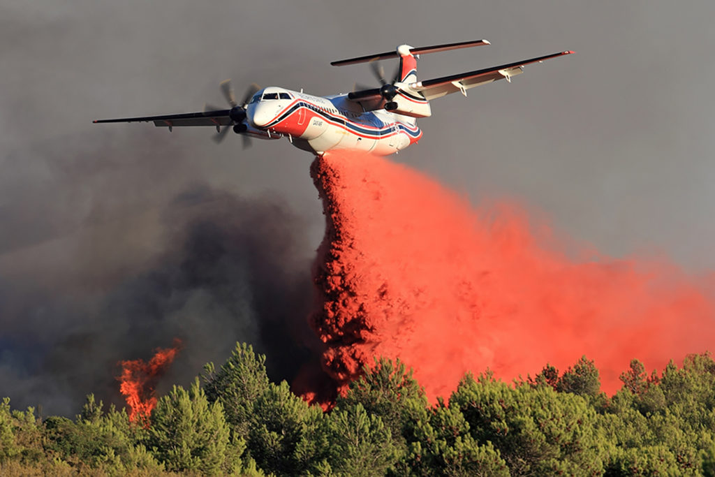 Conair Q400MR aircraft drops flame retardant on forest