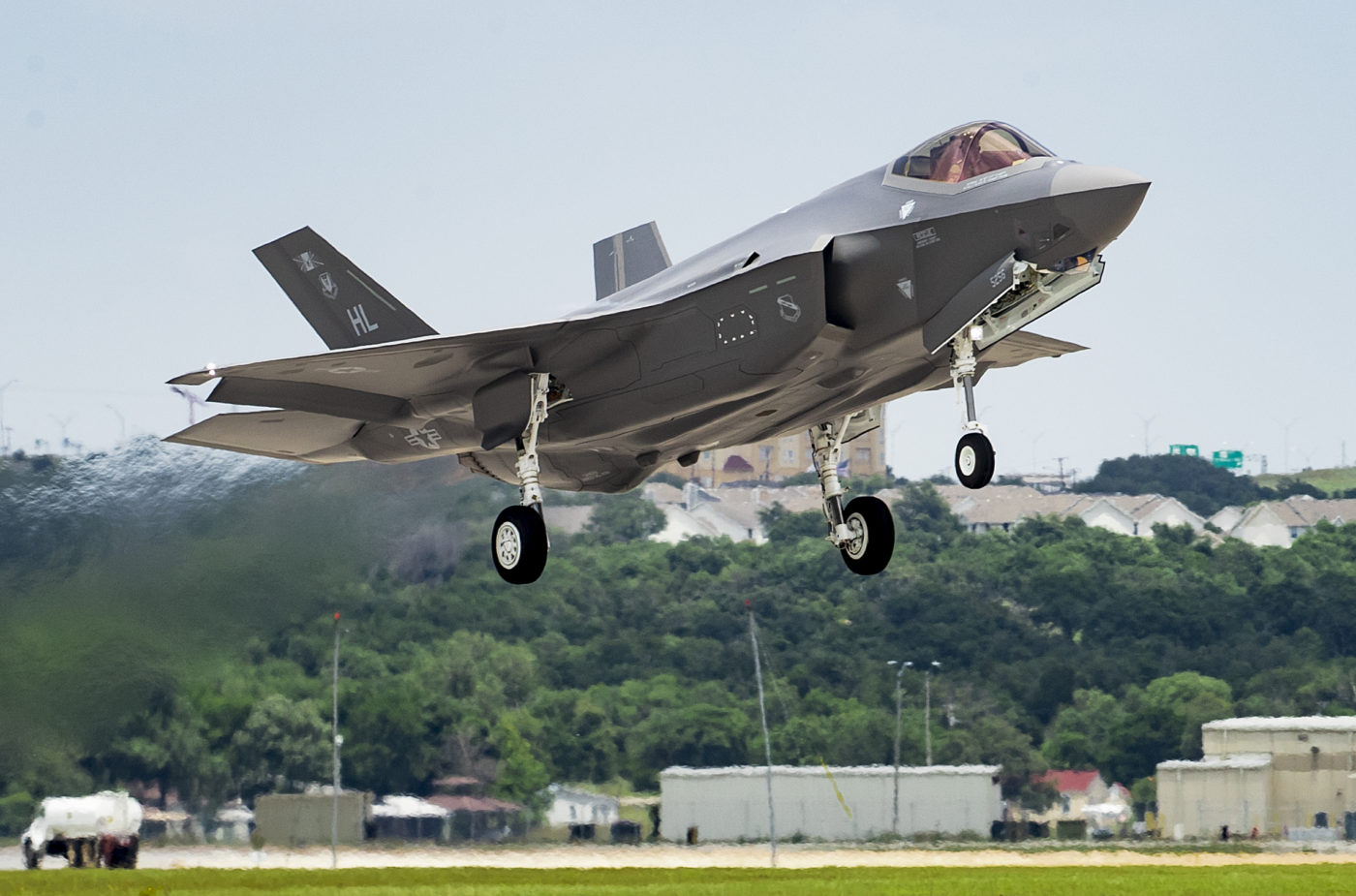 F-35 Enterprise Delivers 400th F-35, Fleet Surpasses 200,000 Flight ...