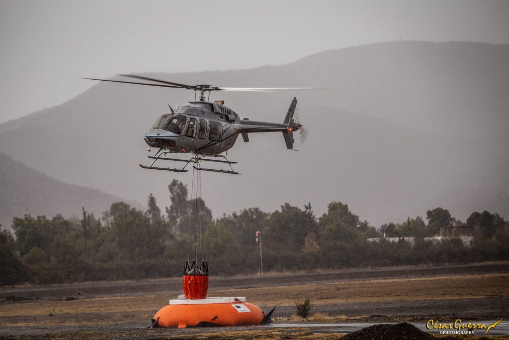 AeroMAX supplied a Bell 407 to demonstrate the Bambi MAX Bucket during an aerial firefighting system information session hosted by SEI and Eagle Copters South America. Cesar Guerra Photo