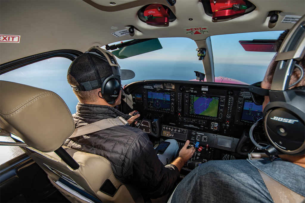 Le cockpit est spacieux et confortable - le grand pare-brise et les fenêtres latérales offrent une vue spectaculaire. Eric Dumigan Photo