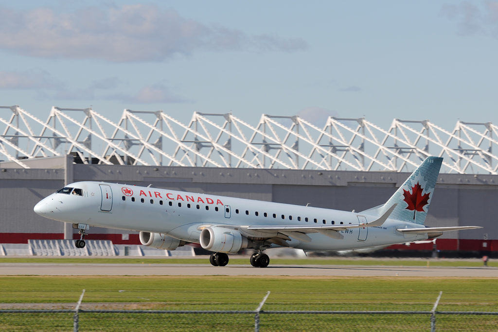 Air Canada Embraer E190.