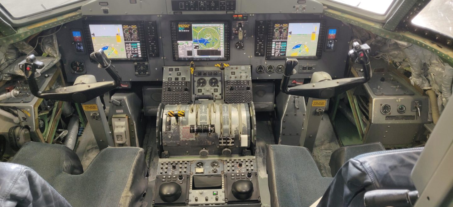 Voyageur Aviation & BendixKing's AeroVue cockpit brings legacy Dash 8s ...