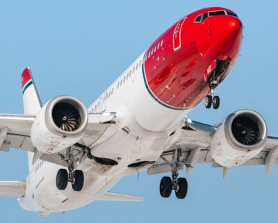 On final for 17R last year onboard Lynx’s Norwegian hybrid livery, finishing a flight from Vancouver on a March afternoon. Tagged on Instagram by @sevenapertures