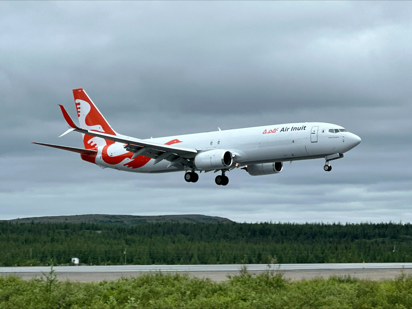 Air Inuit next-gen Boeing 737-800 makes inaugural freight delivery to ...