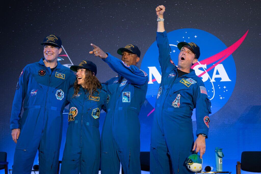 ☆NASA☆（感謝）/2 Canada celebrates the end of successful Artemis II mission - Skies Mag